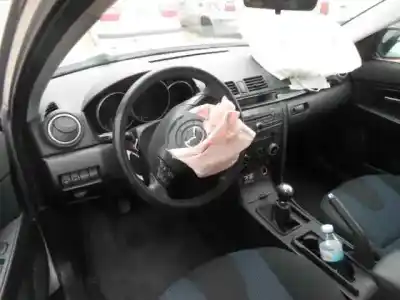 Veículo de Sucata mazda 3 berlina (bk) 1.6 cd diesel cat do ano 2005 alimentado y6