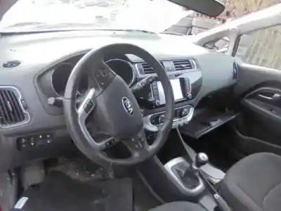 Véhicule à la ferraille kia rio concept de l'année 2015 alimenté g4la