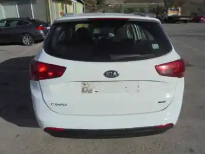 Veículo de Sucata kia cee´d sporty wagon concept do ano 2012 alimentado d4fb