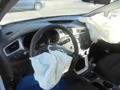 Veículo de Sucata kia cee´d sporty wagon concept do ano 2012 alimentado d4fb