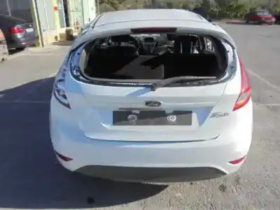 Véhicule à la ferraille ford fiesta (cb1) ambiente de l'année 2012 alimenté kvja