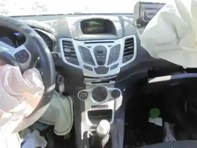 Véhicule à la ferraille ford fiesta (cb1) ambiente de l'année 2012 alimenté kvja