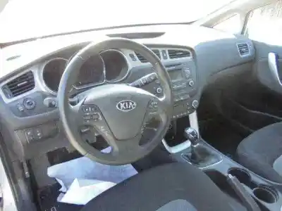 Здавання транспортного засобу kia cee´d edition 7 року 2014 потужний d4fb