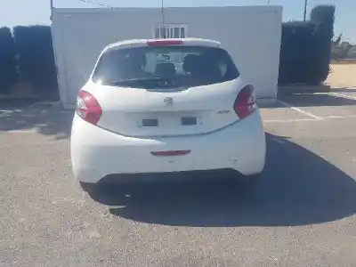 Sloopvoertuig peugeot 208 access van het jaar 2013 aangedreven 8h01