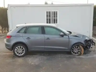 Verschrottungsfahrzeug audi a3 sportback (8va) attraction des jahres 2014 angetrieben clh