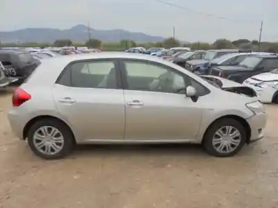 Veículo de Sucata toyota auris luna do ano 2007 alimentado 1zr