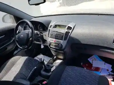 Veículo de Sucata kia cee´d active do ano 2009 alimentado d4fbu