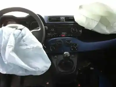 Véhicule à la ferraille fiat panda (319) easy de l'année 2012 alimenté 169a4000