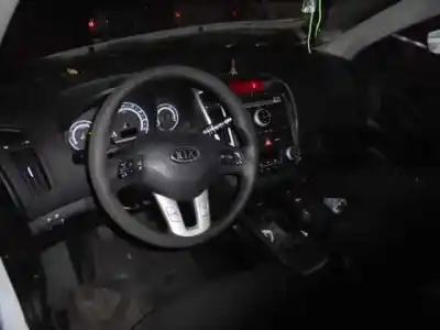 Veículo de Sucata kia pro_cee´d drive do ano 2010 alimentado g4f4-4