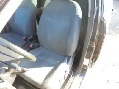 Здавання транспортного засобу ford focus c-max (cap) ghia (d) року 2004 потужний g6da