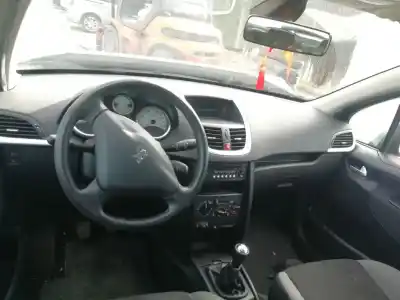 Véhicule à la ferraille peugeot 207 urban de l'année 2008 alimenté 8fs