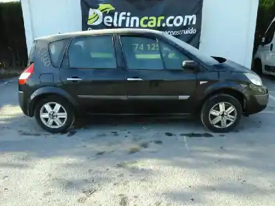 Véhicule à la ferraille renault                                            scenic ii                                                                                                                                                                                                                                                  authentique                                                                                                                                                                                                                                                de l'année 2005 alimenté f9qd8