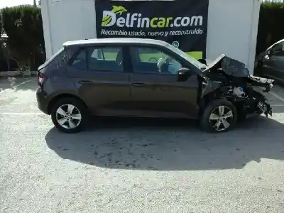 Veículo de Sucata skoda fabia ambition do ano 2017 alimentado cjz