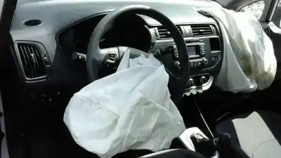 Veículo de Sucata kia rio concept do ano 2012 alimentado g4la