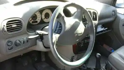 Veículo de Sucata chrysler voyager (rg) 2.5 crd se grand voyager do ano 2001 alimentado 