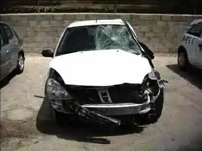 Здавання транспортного засобу RENAULT CLIO II FASE II (B/CB0) 1.5 dCi Diesel 64 CV / 47 KW року 2003 потужний K9K740