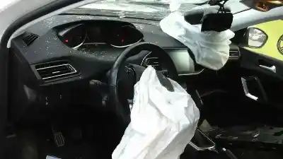 Veículo de Sucata peugeot 308 allure do ano 2018 alimentado yh01