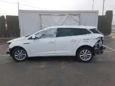 Véhicule à la ferraille renault megane iv grandtour tech road de l'année 2017 alimenté k9k