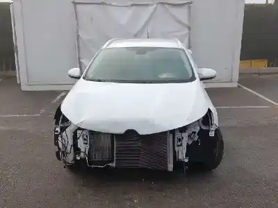 Véhicule à la ferraille renault megane iv grandtour tech road de l'année 2017 alimenté k9k