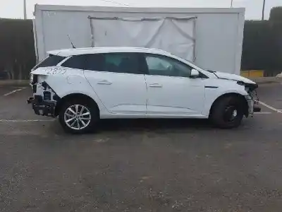 Véhicule à la ferraille renault megane iv grandtour tech road de l'année 2017 alimenté k9k