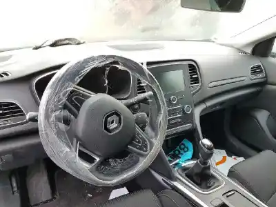 Véhicule à la ferraille renault megane iv grandtour tech road de l'année 2017 alimenté k9k