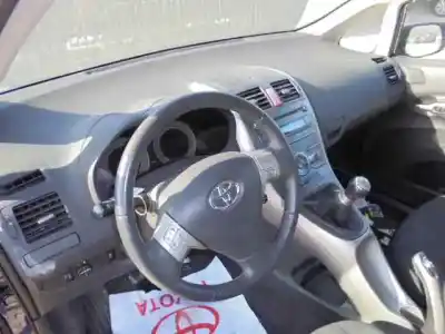 Здавання транспортного засобу toyota auris luna року 2007 потужний 1zr