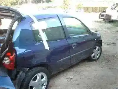 Здавання транспортного засобу renault clio ii fase ii (b/cb0) authentique року 2001 потужний d4f712
