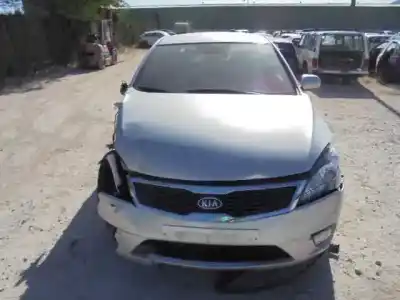 Veículo de Sucata kia cee´d concept do ano 2010 alimentado d4fb-w