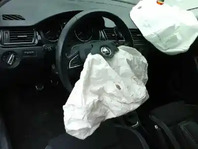 Veículo de Sucata skoda rapid ambition do ano 2017 alimentado cjz