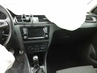 Veículo de Sucata skoda rapid ambition do ano 2017 alimentado cjz