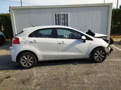 Veículo de Sucata kia rio concept do ano 2016 alimentado g4la