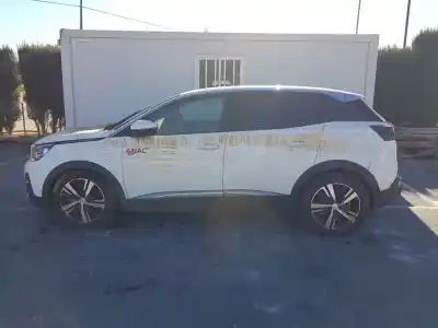 Vehicul casat PEUGEOT 3008 Allure al anului 2020 alimentat YH01