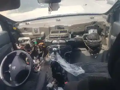 Veículo de Sucata peugeot 5008 confort do ano 2011 alimentado 5fs