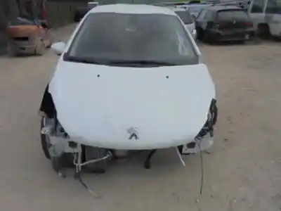 Veículo de Sucata peugeot 208 active do ano 2013 alimentado 9h06 (9hp)