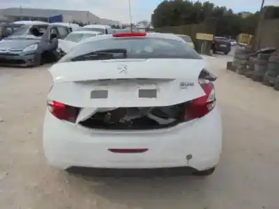 Veículo de Sucata peugeot 208 active do ano 2013 alimentado 9h06 (9hp)