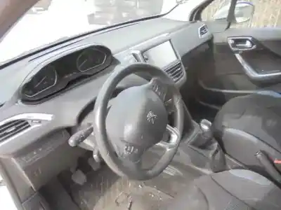 Veículo de Sucata peugeot 208 active do ano 2013 alimentado 9h06 (9hp)