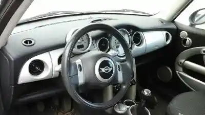 Veicolo di demolizione mini mini (r50,r53) cooper dell'anno 2002 alimentato w10b16a Veicolo di demolizione mini mini (r50,r53) cooper dell'anno 2002 alimentato w10b16a