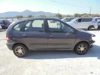 Scrapping Vehicle renault scenic (ja..) 2.0 16v dynamique of the year 2000 powered f4rc7