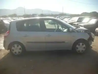 Veicolo di demolizione renault scenic ii authentique dell'anno 2004 alimentato f9qc8