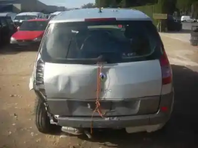 Veicolo di demolizione renault scenic ii authentique dell'anno 2004 alimentato f9qc8