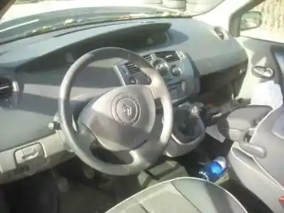 Veicolo di demolizione renault scenic ii authentique dell'anno 2004 alimentato f9qc8