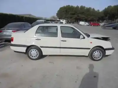 Sloopvoertuig volkswagen vento (1h2) gl van het jaar 1994 aangedreven aaz