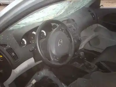 Veículo de Sucata kia cee´d active do ano 2007 alimentado d4fb