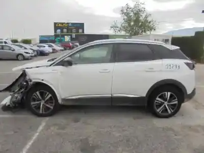 Vehículo de desguace PEUGEOT 3008 GT Line del año 2017 con motor HN02