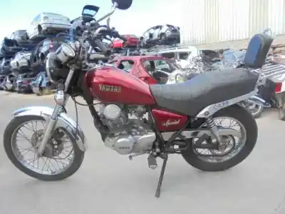 Véhicule à la ferraille yamaha                                             sr 250                                                                                                                                                                                                                                                     sr 250                                                                                                                                                                                                                                                     de l'année 1991 alimenté 21l
