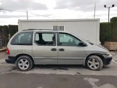 Veicolo di demolizione chrysler voyager (gs) 2.5 td dell'anno 1998 alimentato 