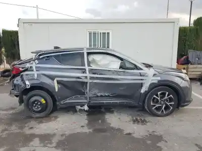 Véhicule à la ferraille toyota                                             c-hr                                                                                                                                                                                                                                                       hybrid dynamic                                                                                                                                                                                                                                             de l'année 2020 alimenté m20a-fxs