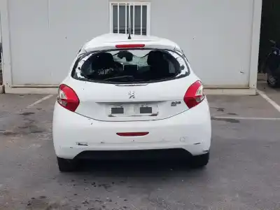 Véhicule à la ferraille peugeot 208 active de l'année 2013 alimenté 9h06