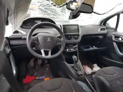 Véhicule à la ferraille peugeot 208 active de l'année 2013 alimenté 9h06