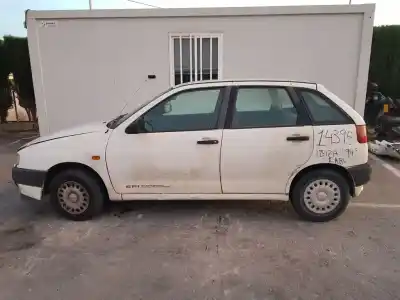 Véhicule à la ferraille seat ibiza (6k) s de l'année 1994 alimenté abu